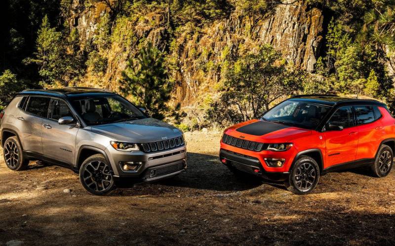 Comparison Jeep Compass High Altitude 2017 vs Land Rover Range